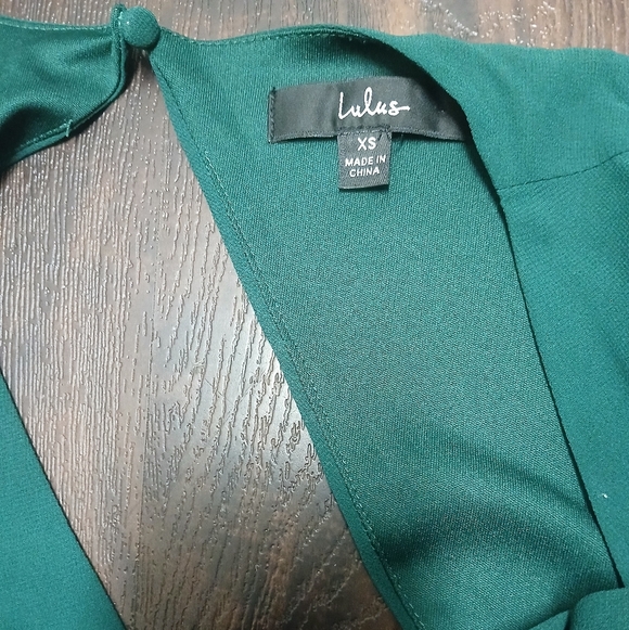 Elegant Green Long Sleeve Dress - Picture 2 of 11